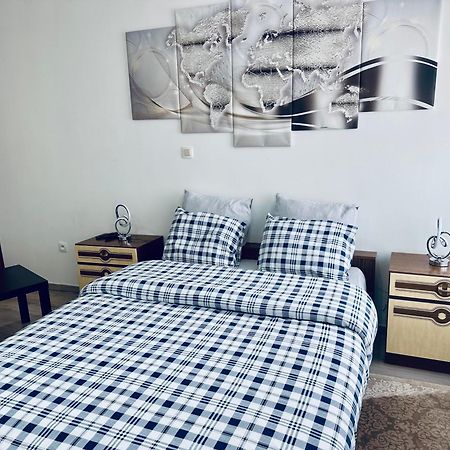 מונס Chambre Et Sdd Privees Dans Une Maison Partagee Avec Des Residents מראה חיצוני תמונה