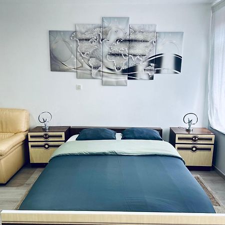 מונס Chambre Et Sdd Privees Dans Une Maison Partagee Avec Des Residents מראה חיצוני תמונה
