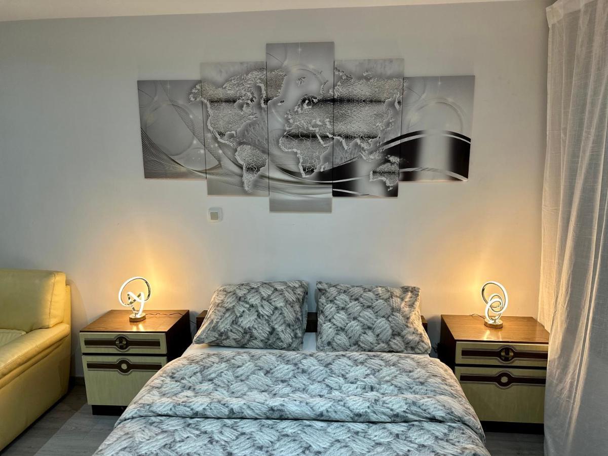 מונס Chambre Et Sdd Privees Dans Une Maison Partagee Avec Des Residents מראה חיצוני תמונה