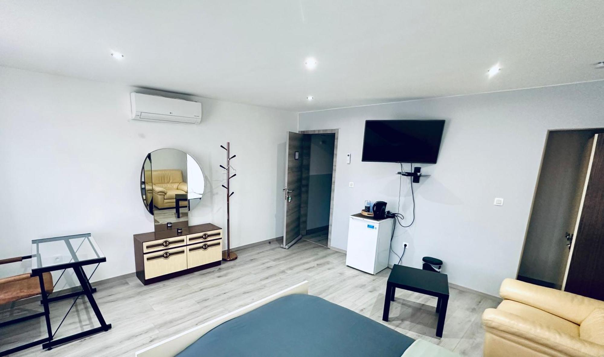 מונס Chambre Et Sdd Privees Dans Une Maison Partagee Avec Des Residents מראה חיצוני תמונה